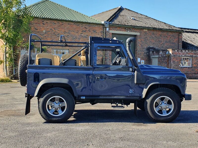 LAND ROVER DEFENDER