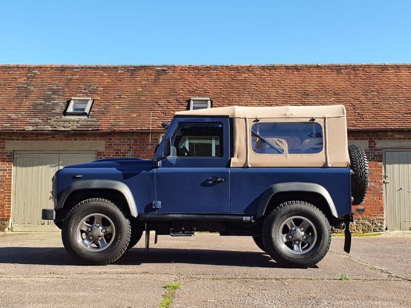 LAND ROVER DEFENDER