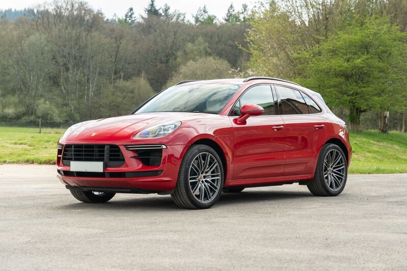 PORSCHE MACAN