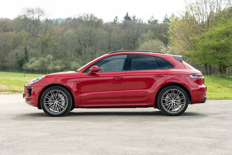 PORSCHE MACAN