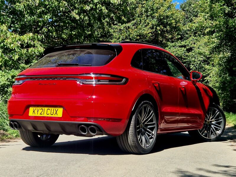 PORSCHE MACAN