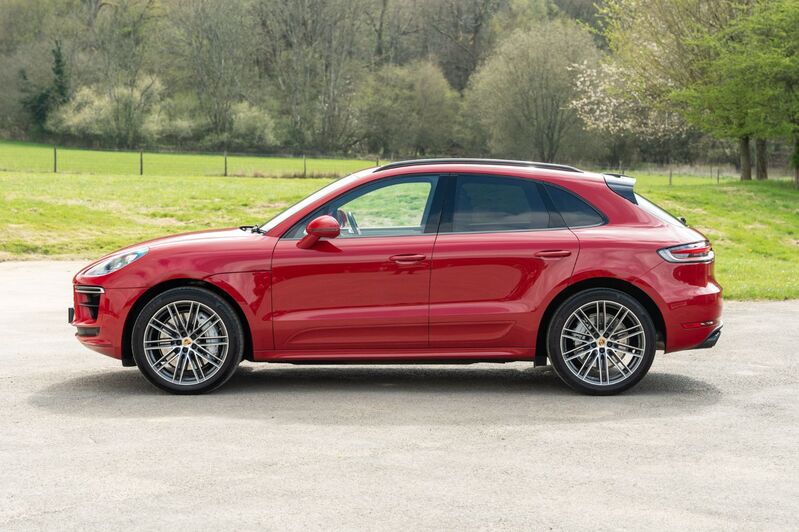 PORSCHE MACAN