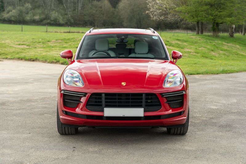 PORSCHE MACAN