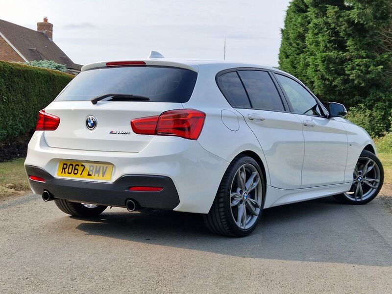 BMW 1 SERIES